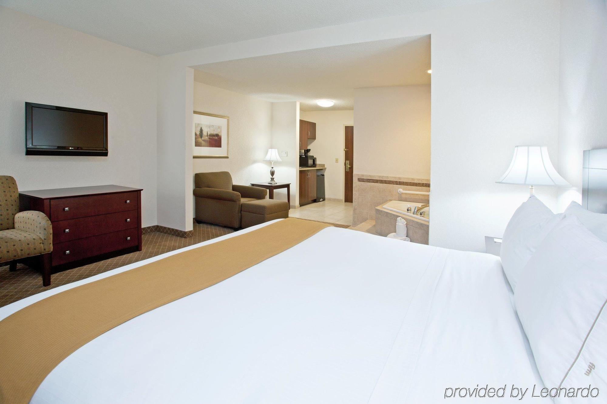 Holiday Inn Express Hotel & Suites Rochester Webster By Ihg Chambre photo